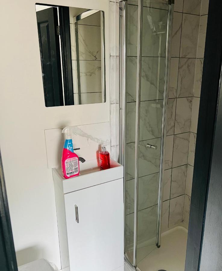 Green Lantern, Private En-Suite Double Bedroom Aveley Экстерьер фото