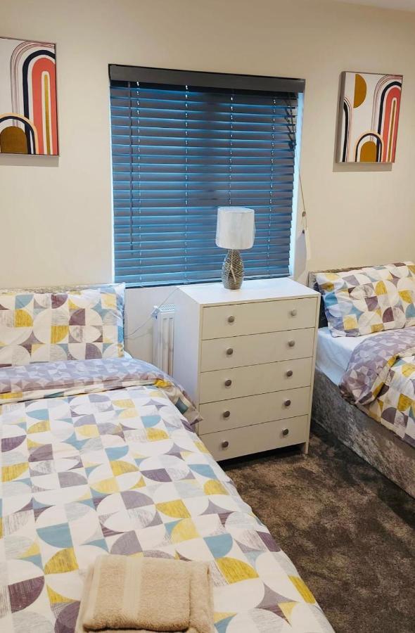 Green Lantern, Private En-Suite Double Bedroom Aveley Экстерьер фото