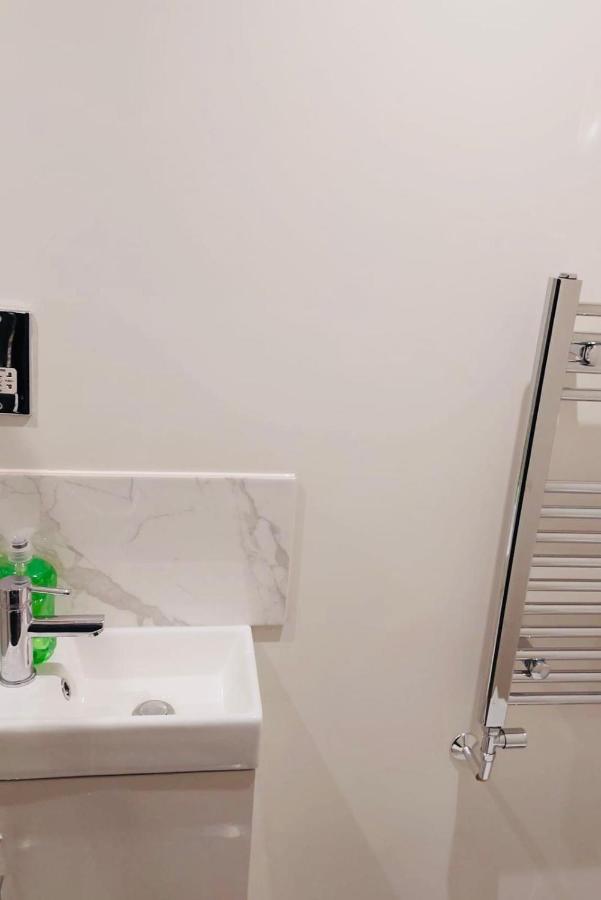 Green Lantern, Private En-Suite Double Bedroom Aveley Экстерьер фото