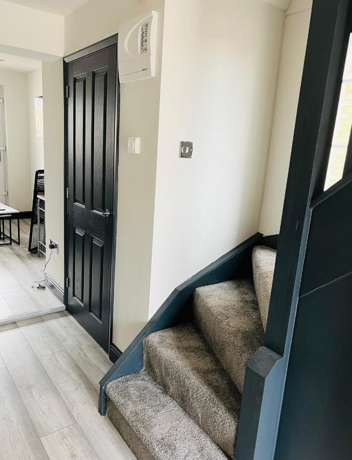 Green Lantern, Private En-Suite Double Bedroom Aveley Экстерьер фото